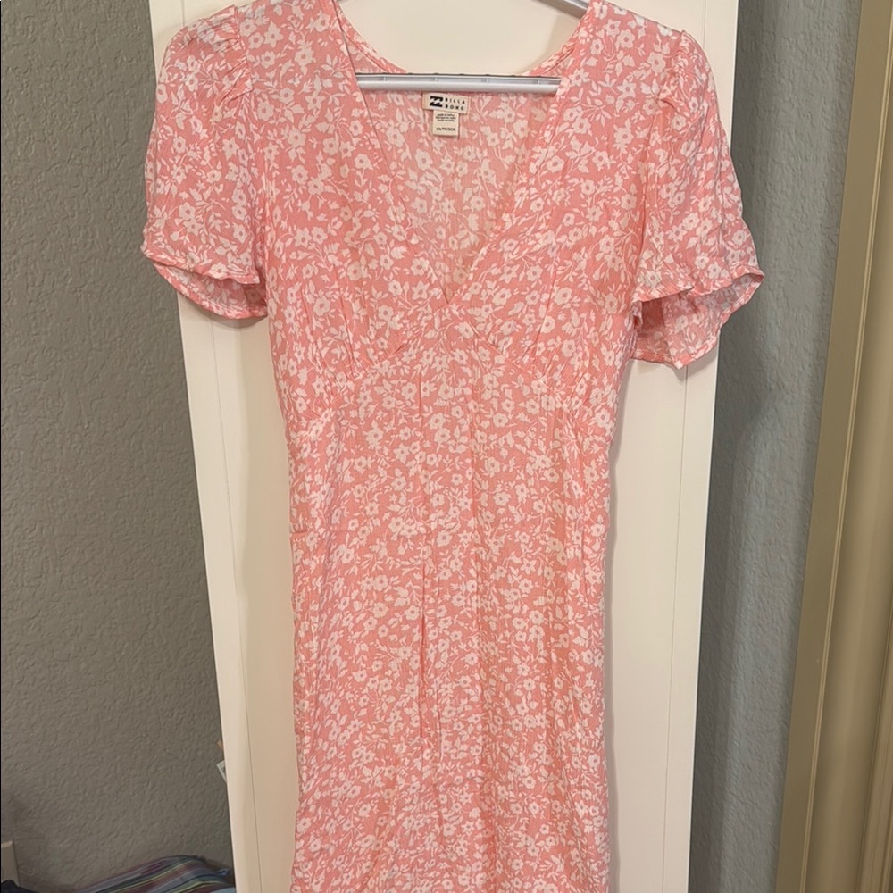 Billabong Pink and White Puff Sleeve Sundress